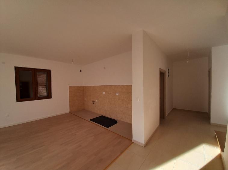 apartment-with-3-bedrooms-in-tivat-near-the-center