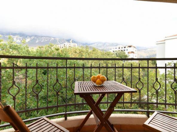 Сomfortable apartment with 3 bedrooms in Becici