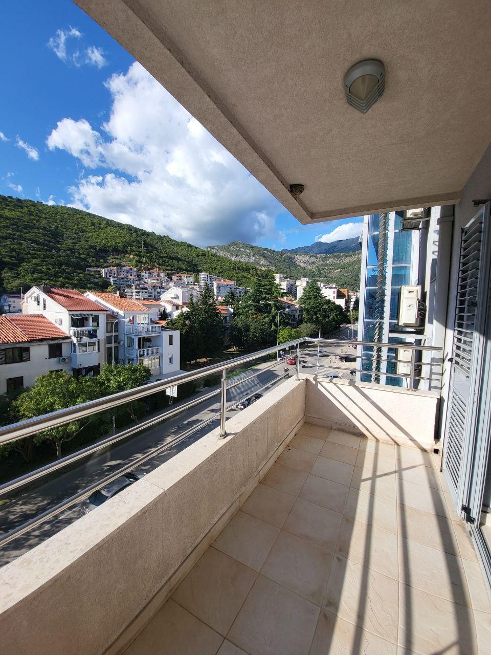 Family apartment with 3 bedrooms in Budva