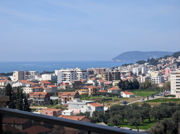 bar montenegro real estate