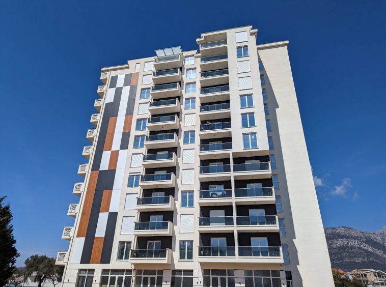 bar montenegro real estate