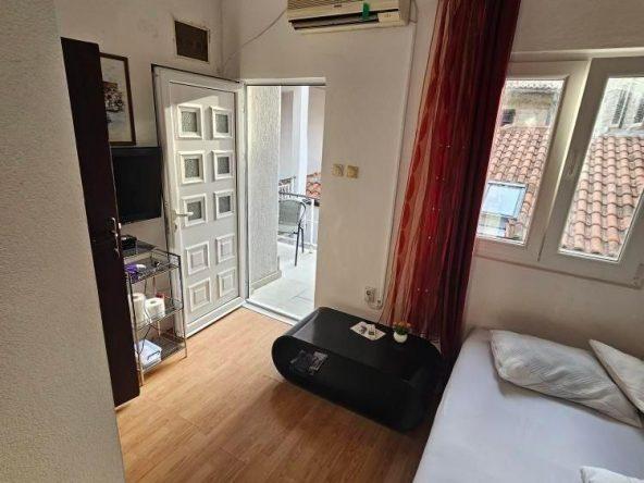 buy house in kotor
