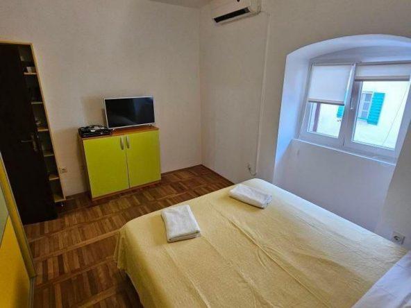 buy house in kotor