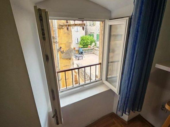buy house in kotor