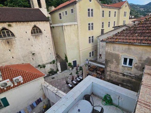 buy house in kotor