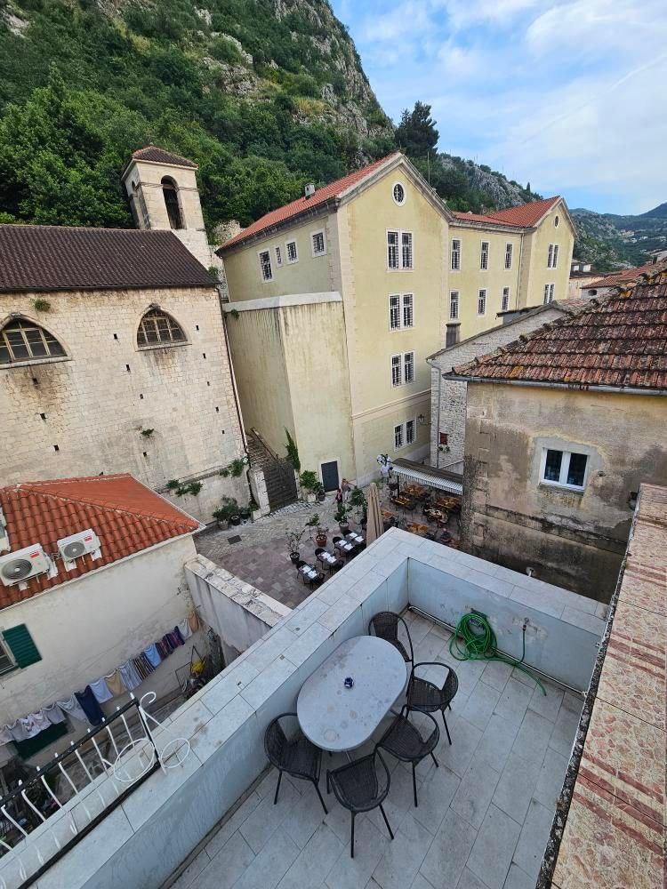 buy house in kotor