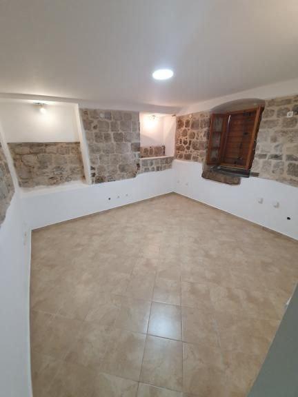 buy house in kotor