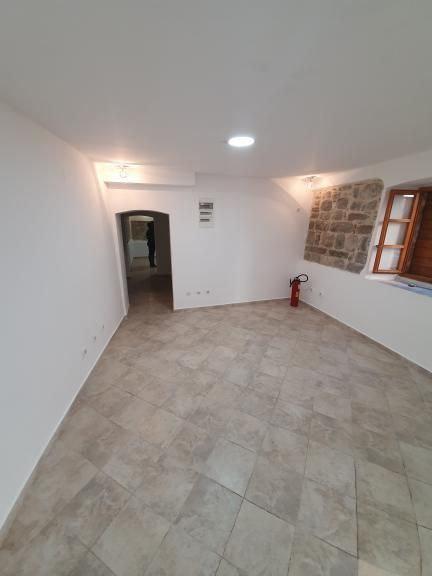 buy house in kotor