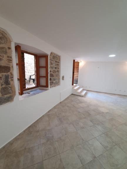 buy house in kotor