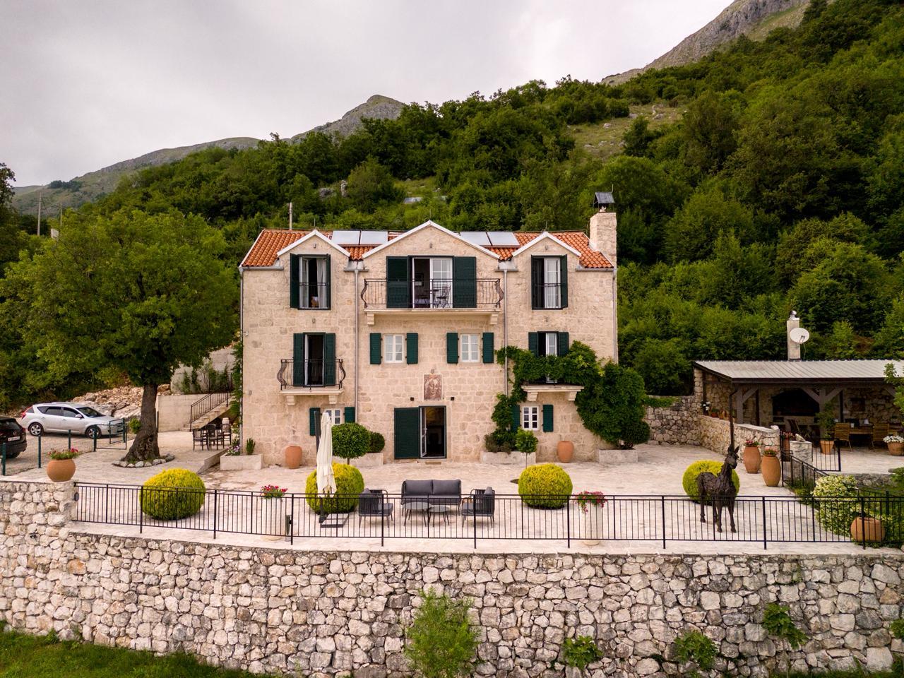 Luxury villa on Budva Riviera